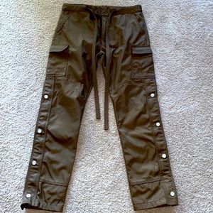 Mnmla snap cargo II pants in brown